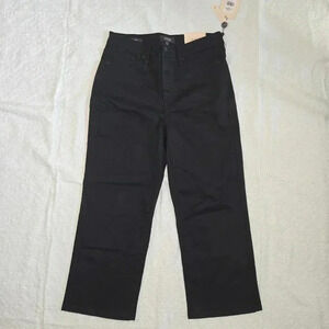 NYDJ Joni Capri w/ cool embrace & lift & Tuck technology NWT SZ 4